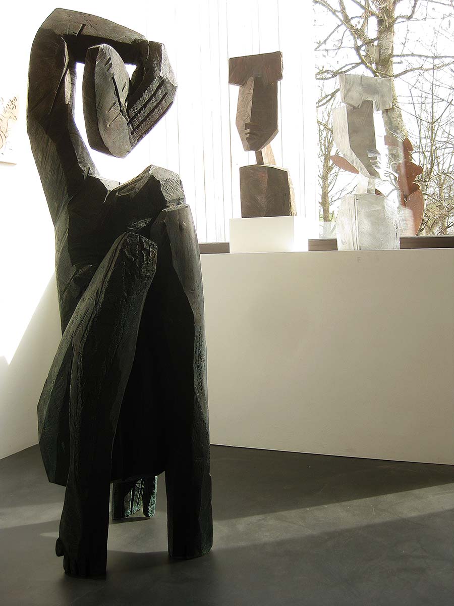 Hockende, Bronze, Höhe 139cm